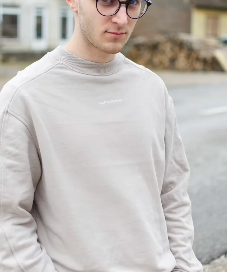Premium knit fabric detail